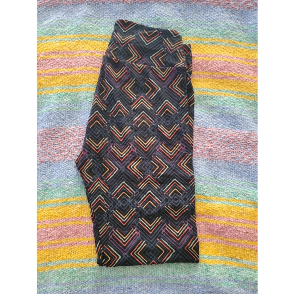 LuLaRoe Geometric Arrow Cool Color Leggings OS